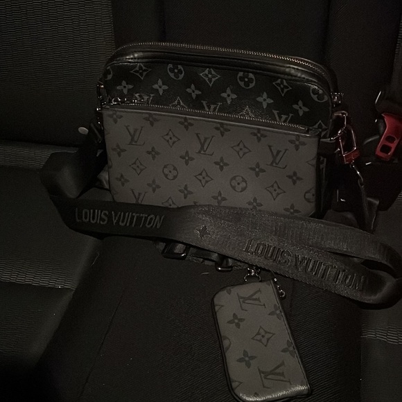 Pre Owned Louis Vuitton monogram eclipse trio messenger bag (limited edition) - Picture 4 of 7